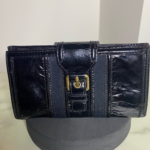 Marc Jacobs Handbags - MARC JACOBS wallet. Black. Gold Hardware. Multiple compartments on both sides.